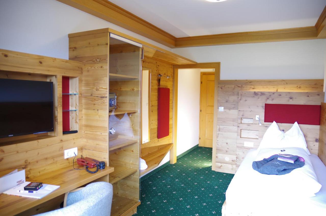 Hotel Berghof Ramsau am Dachstein Exterior photo